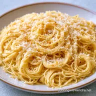 15 Minute Garlic Pasta with Parmesan: Silky