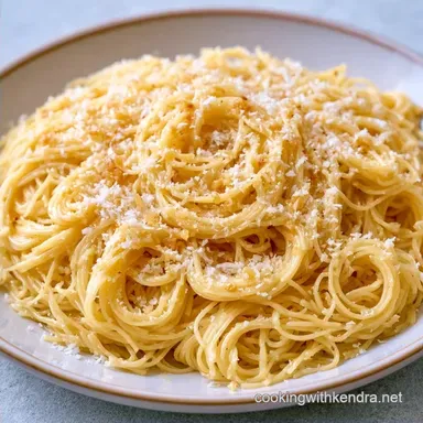 15 Minute Garlic Pasta with Parmesan: Silky